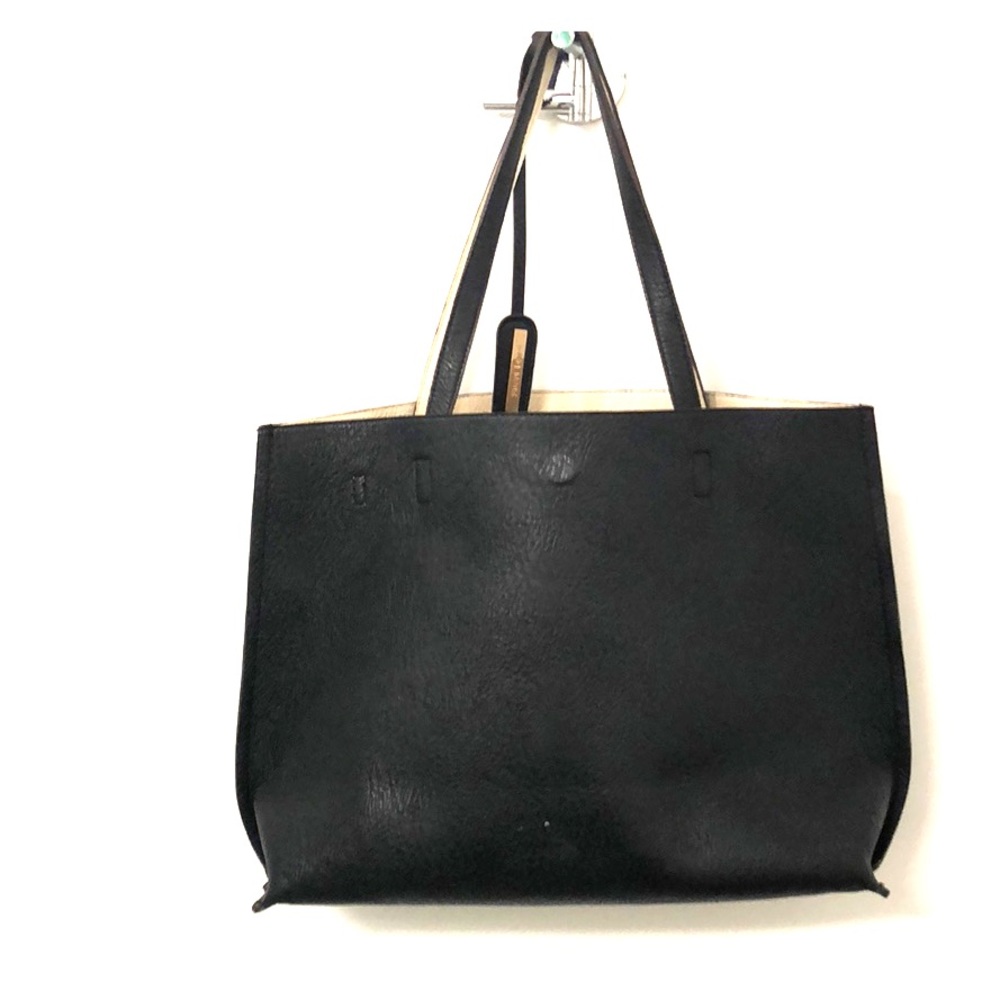 Street level tote